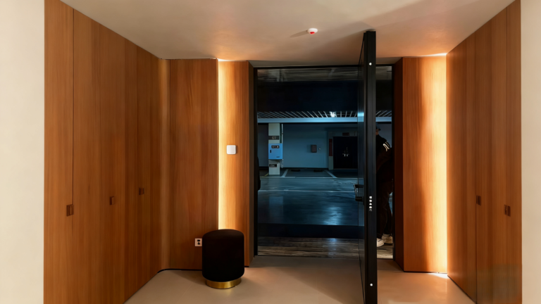 Aluminum Entrance Doors